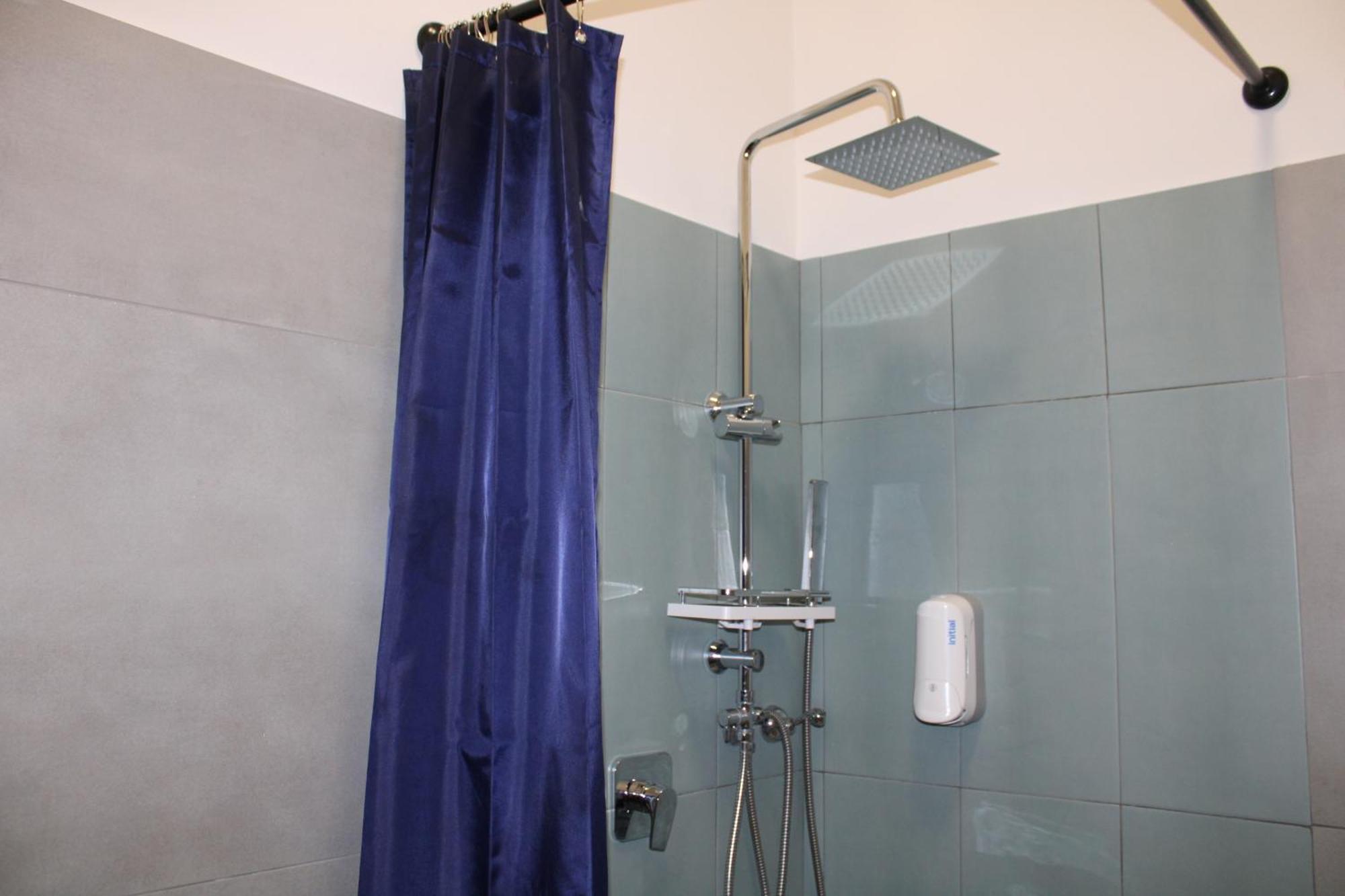 Hostal Scout Center *